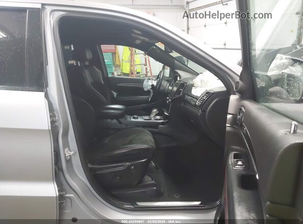 1C4RJFLG7LC117397 2020 JEEP GRAND CHEROKEE Silver Вид салону спереду