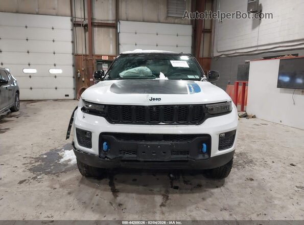 1C4RJYC65P8807631 2023 JEEP GRAND CHEROKEE 4XE White ხელსაწყოთა პანელის ხედი