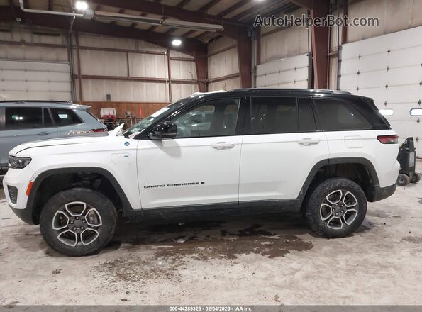 1C4RJYC65P8807631 2023 JEEP GRAND CHEROKEE 4XE White სალონის 360-გრადუსიანი ხედი