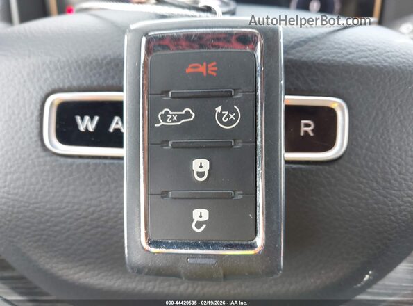 1C4SJSBP9PS543907 2023 JEEP WAGONEER L Silver Առջևի վահանակի տեսք