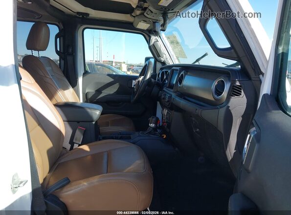 1C6JJTBG0PL577950 2023 JEEP GLADIATOR Белый Вид салона спереди