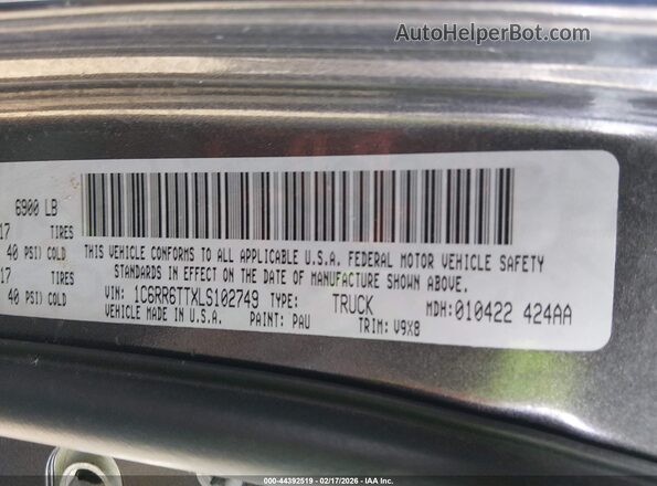 1C6RR6TTXLS102749 2020 RAM 1500 CLASSIC Gray Vista del compartimento del motor