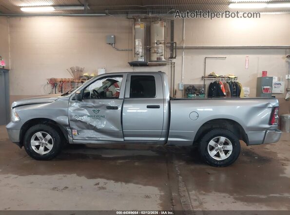 1C6RR7FG2NS199517 2022 RAM 1500 CLASSIC Silver Widok wnętrza 360 stopni
