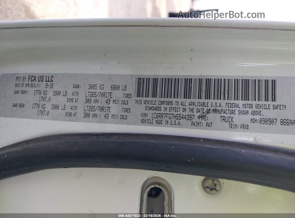 1C6RR7FG7HS544397 2017 RAM 1500 White Շարժիչի բաժամունքի տեսք