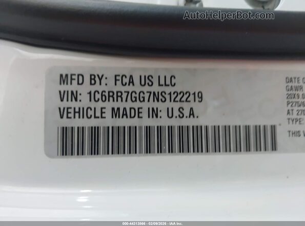 1C6RR7GG7NS122219 2022 RAM 1500 CLASSIC White Vista del compartimento del motor