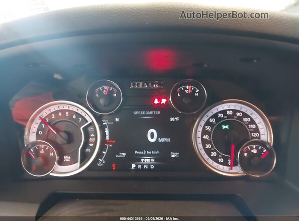 1C6RR7GG7NS122219 2022 RAM 1500 CLASSIC White Vista de los asientos traseros