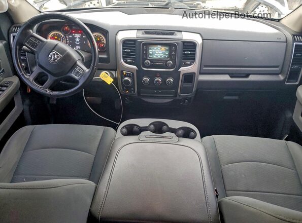 1C6RR7GT1JS250012 2018 RAM 1500 Black Widok deski rozdzielczej
