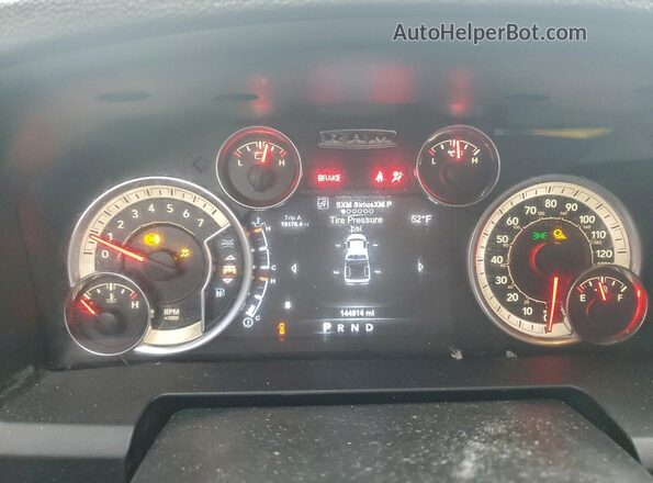 1C6RR7GT1JS250012 2018 RAM 1500 Black Widok zestawu wskaźników