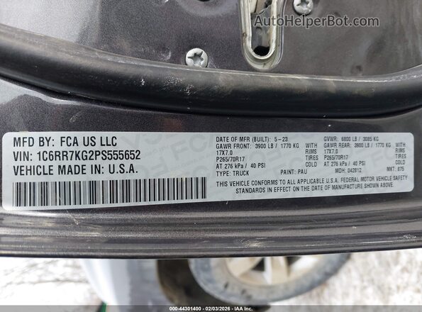 1C6RR7KG2PS555652 2023 RAM 1500 CLASSIC Gray Vista del compartimento del motor