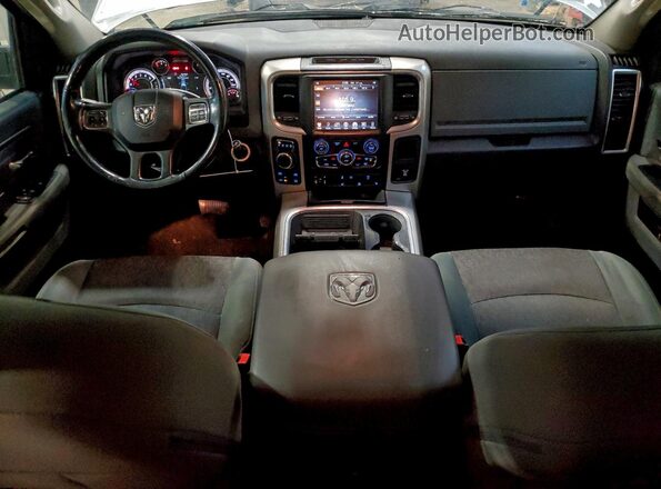 1C6RR7LM1HS873008 2017 RAM 1500 Серебряный Вид панели приборов