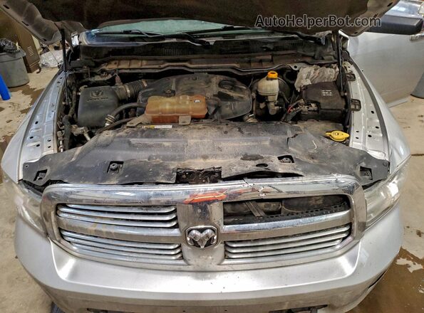 1C6RR7LM1HS873008 2017 RAM 1500 Серебряный Вид задней части салона