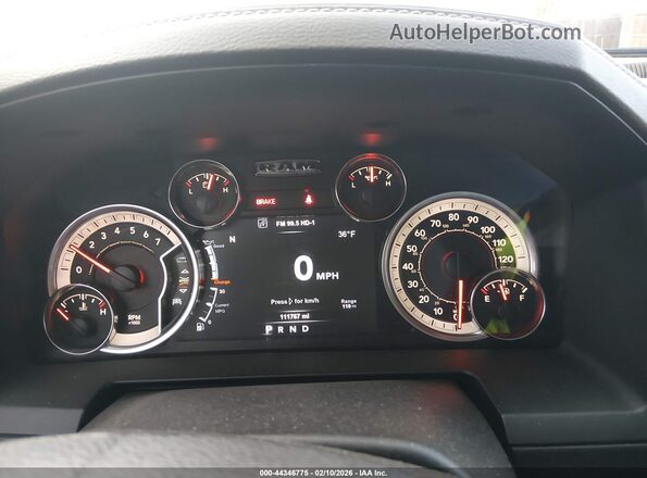 1C6RR7VT5JS109494 2018 RAM 1500 Gray Հետևի նստատեղերի տեսք