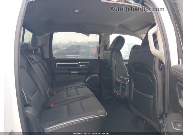 1C6RREJT4NN210220 2022 RAM 1500 Белый Вид задней части салона