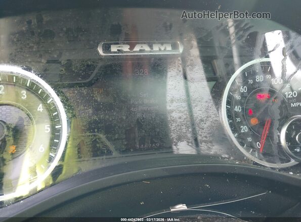 1C6RREJT4NN210220 2022 RAM 1500 Белый Вид задних сидений