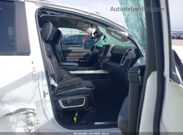 1C6RREJT4NN210220 2022 RAM 1500 Белый Вид салона спереди