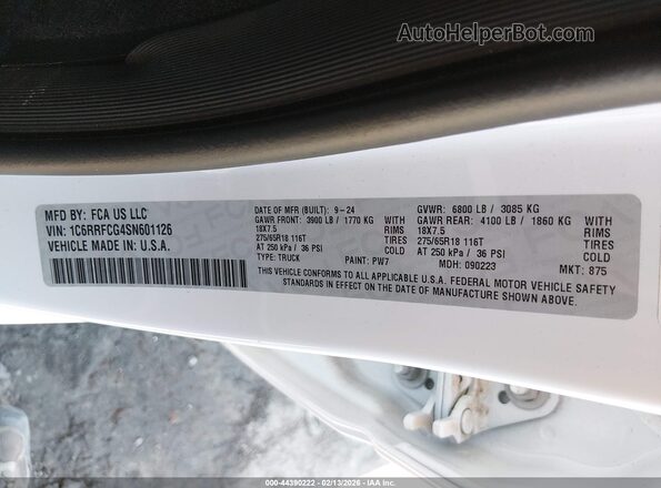 1C6RRFCG4SN601126 2025 RAM 1500 White Vista del compartimento del motor