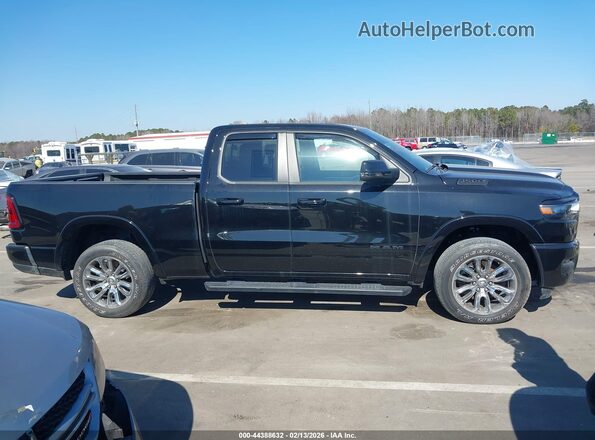 1C6SRFBP2SN502906 2025 RAM 1500 Black Rear interior view