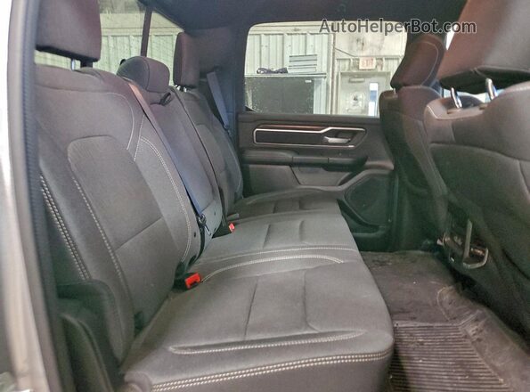 1C6SRFFT4PN685563 2023 RAM 1500 Серебряный Вид задних сидений