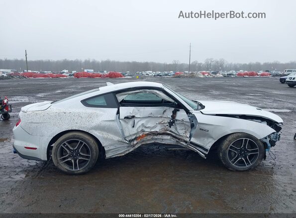 1FA6P8CF5N5136077 2022 FORD MUSTANG White Widok wnętrza z tyłu