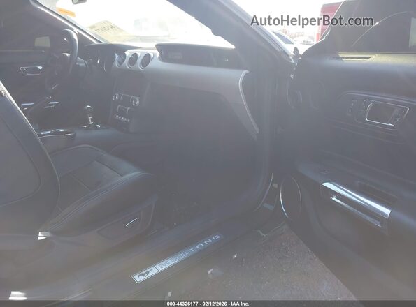 1FA6P8CF9G5262090 2016 FORD MUSTANG Черный Вид салона спереди