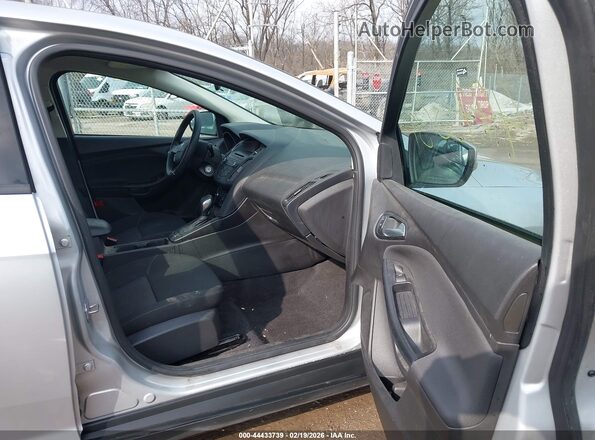 1FADP3F22HL291883 2017 FORD FOCUS Silver Vista interior delantera