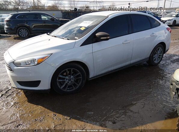 1FADP3F2XHL218888 2017 FORD FOCUS White Vista tres cuartos delantera izquierda