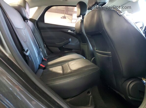 1FADP3J27HL259910 2017 FORD FOCUS Charcoal Вид задніх сидінь