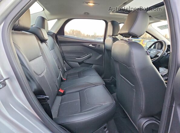 1FADP3J28JL247660 2018 FORD FOCUS Серебряный Вид задних сидений