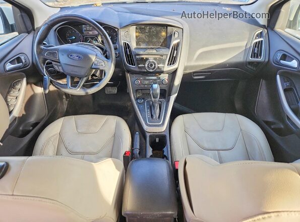 1FADP3J29HL268009 2017 FORD FOCUS White Widok deski rozdzielczej