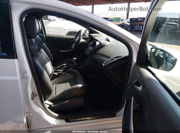 1FADP3L94JL230686 2018 FORD FOCUS ST White Սալոնի դիմացի տեսք
