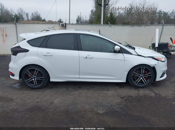 1FADP3L98GL317922 2016 FORD FOCUS ST White Вид задньої частини салону