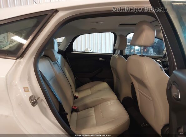 1FADP3M2XJL263161 2018 FORD FOCUS White 