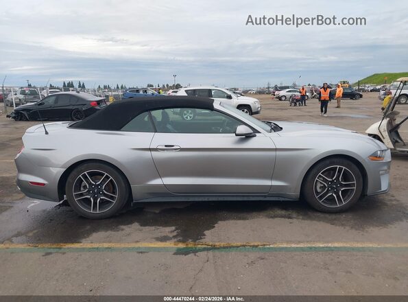 1FATP8UH4N5107009 2022 FORD MUSTANG Silver Vista interior trasera