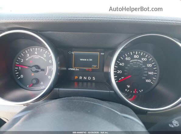 1FATP8UH9L5105933 2020 FORD MUSTANG Серебряный Вид задних сидений