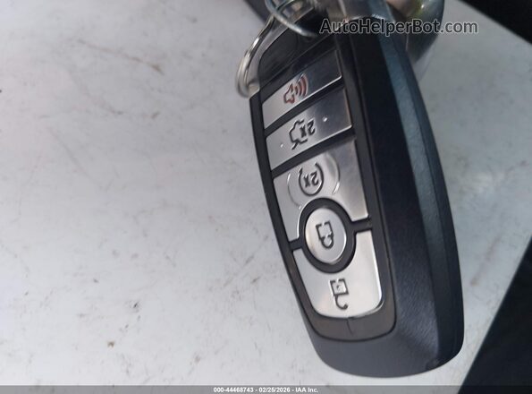 1FATP8UH9L5105933 2020 FORD MUSTANG Серебряный Вид панели приборов