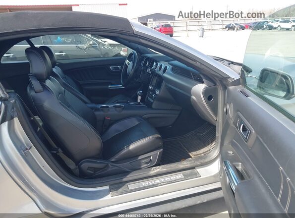 1FATP8UH9L5105933 2020 FORD MUSTANG Серебряный Вид салона спереди