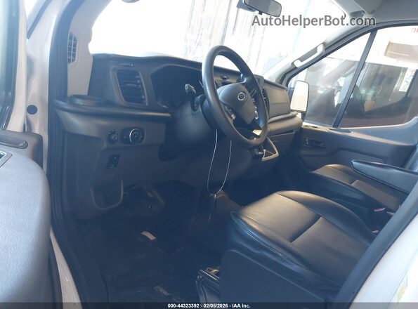 1FBAX2C84NKA54625 2022 FORD PASSENGER White Front interior view