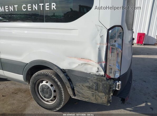 1FBAX2C84PKB53058 2023 FORD PASSENGER White Դիմացի տեսք