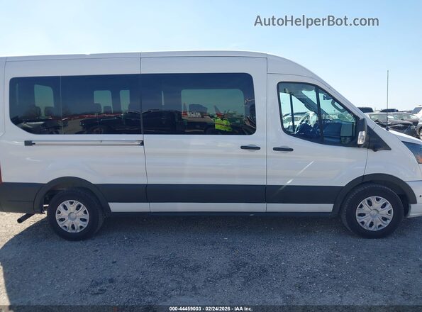 1FBAX2C89TKA05675 2026 FORD PASSENGER White Widok wnętrza z tyłu