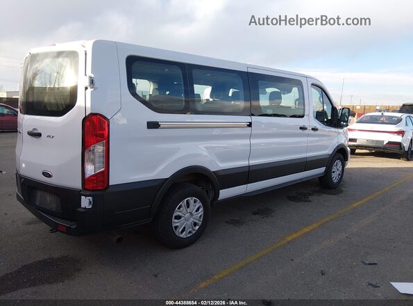 1FBAX2Y83NKA83798 2022 FORD PASSENGER Белый Задняя правая четверть