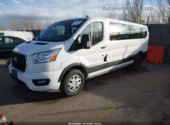 1FBAX2Y83NKA83798 2022 FORD PASSENGER Белый Передняя левая четверть