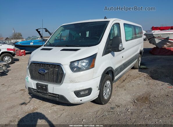 1FBAX2Y84RKA17041 2024 FORD PASSENGER White Vista tres cuartos delantera izquierda