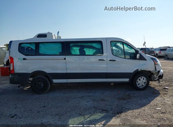 1FBAX2Y84RKA17041 2024 FORD PASSENGER White Vista interior trasera