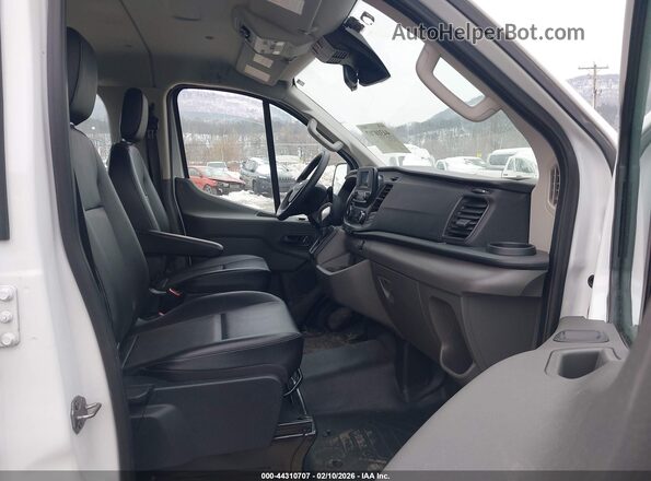 1FBAX2Y87PKA86514 2023 FORD PASSENGER White Widok wnętrza z przodu
