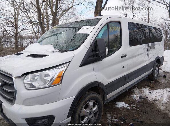 1FBAX2Y88LKA26462 2020 FORD PASSENGER White Դիմացի տեսք