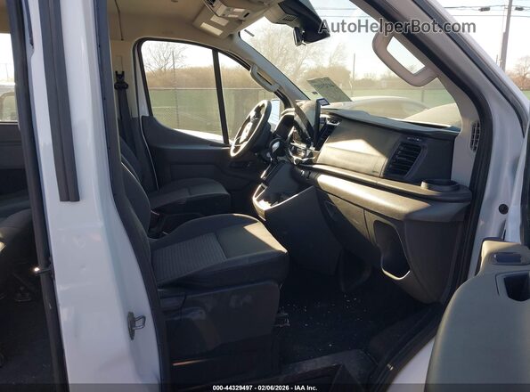 1FBAX2Y88RKA83446 2024 FORD PASSENGER White Սալոնի դիմացի տեսք