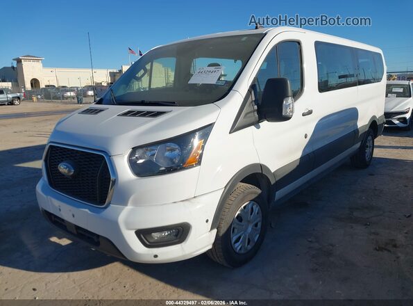 1FBAX2Y88RKA83446 2024 FORD PASSENGER White Առջևի ձախ երեք քառորդ տեսարան