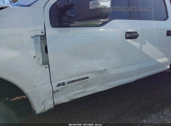 1FD8W3HT9LEC45934 2020 FORD F-350 CHASSIS White Rear interior view