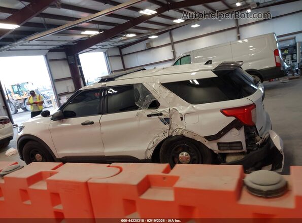 1FM5K8AB2LGC51530 2020 FORD POLICE INTERCEPTOR White 360 interior view