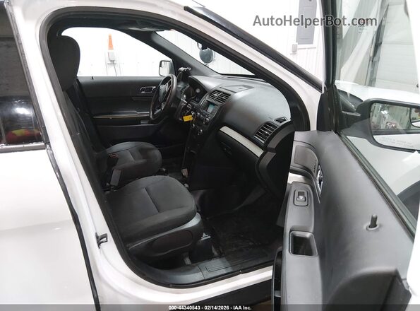 1FM5K8AR9JGC56654 2018 FORD POLICE INTERCEPTOR White Vista interior delantera